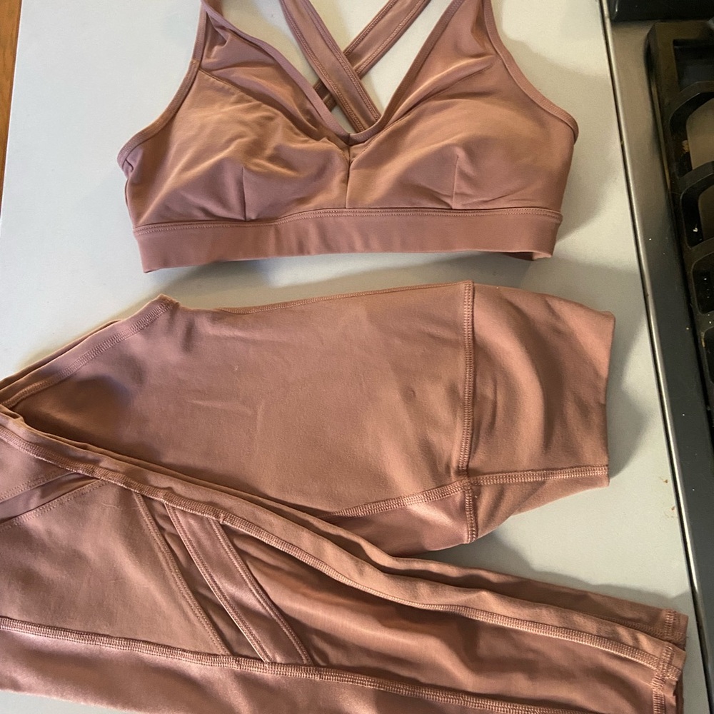 ALO Rosewater (Beige-pink) Activewear Set